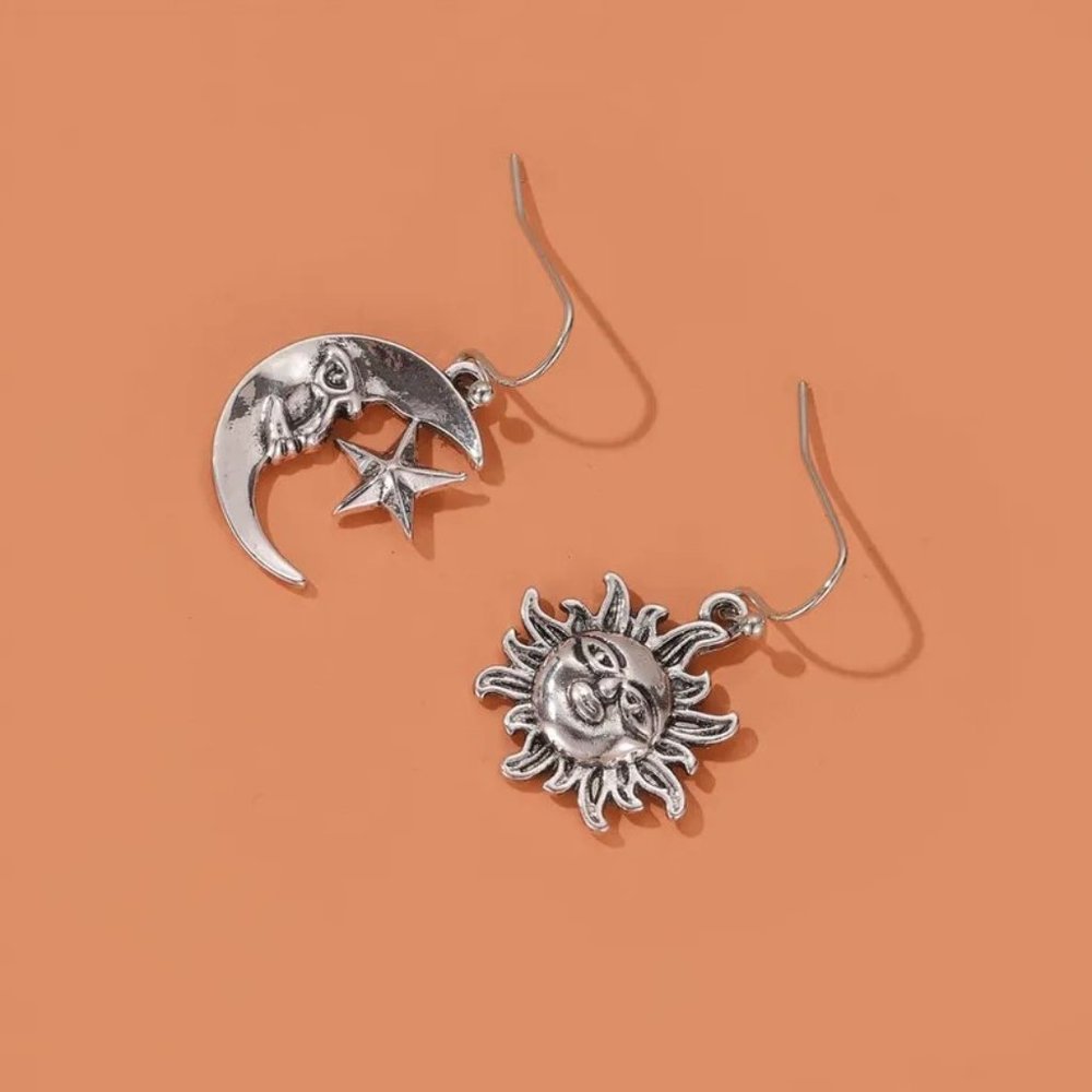 Antique Aged Silver Celestial Crescent Moon & Sun Face Boho Dangle Earrings NEW - Picture 8 of 8